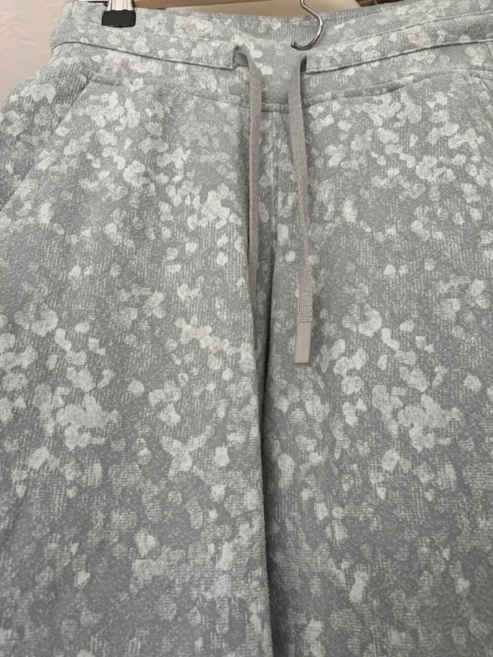 Lululemon Crop Jogger • 2